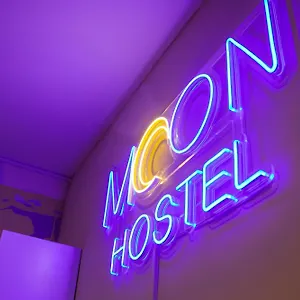 Hostel Moon, Vratislav