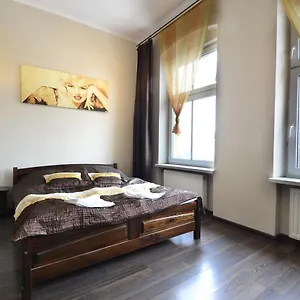 Hostel Royal, Vratislav